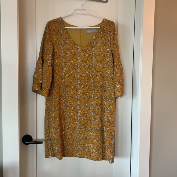 Cute summer dress yellow w white flowers - Picture 3 of 3